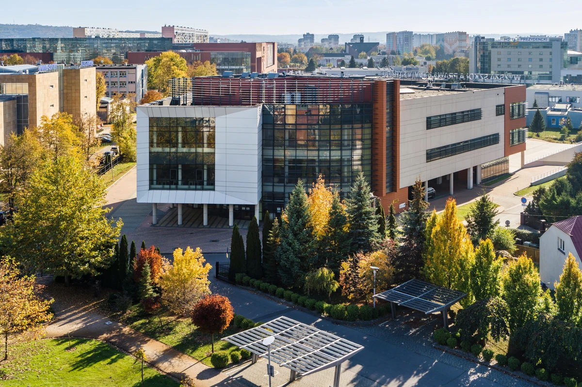 WSPiA Rzeszowska Szkoła Wyższa   5